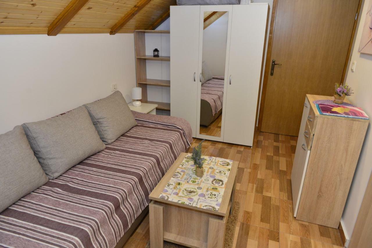 Apartmani Miscevic Josipdol Eksteriør billede